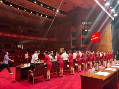 洛阳职业技术学院礼仪队圆满完成洛阳市“七一”表彰大会礼仪服务